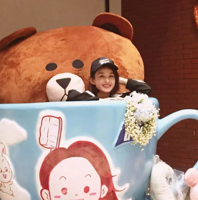 今年秋冬最chic！原來短發(fā)和帽子這么配??！