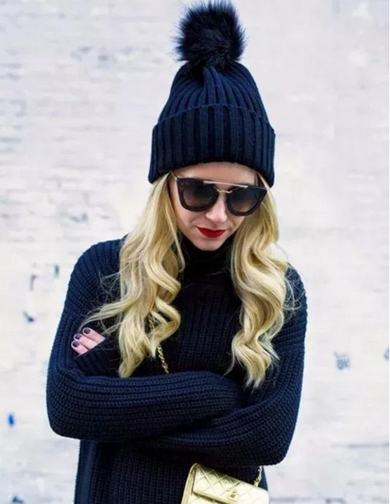 今年秋冬最chic！原來短發(fā)和帽子這么配?。? border=