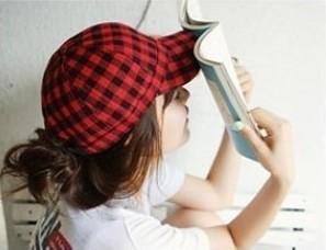 時(shí)尚發(fā)型與帽子的搭配技巧 時(shí)尚發(fā)型與帽子的搭配技巧